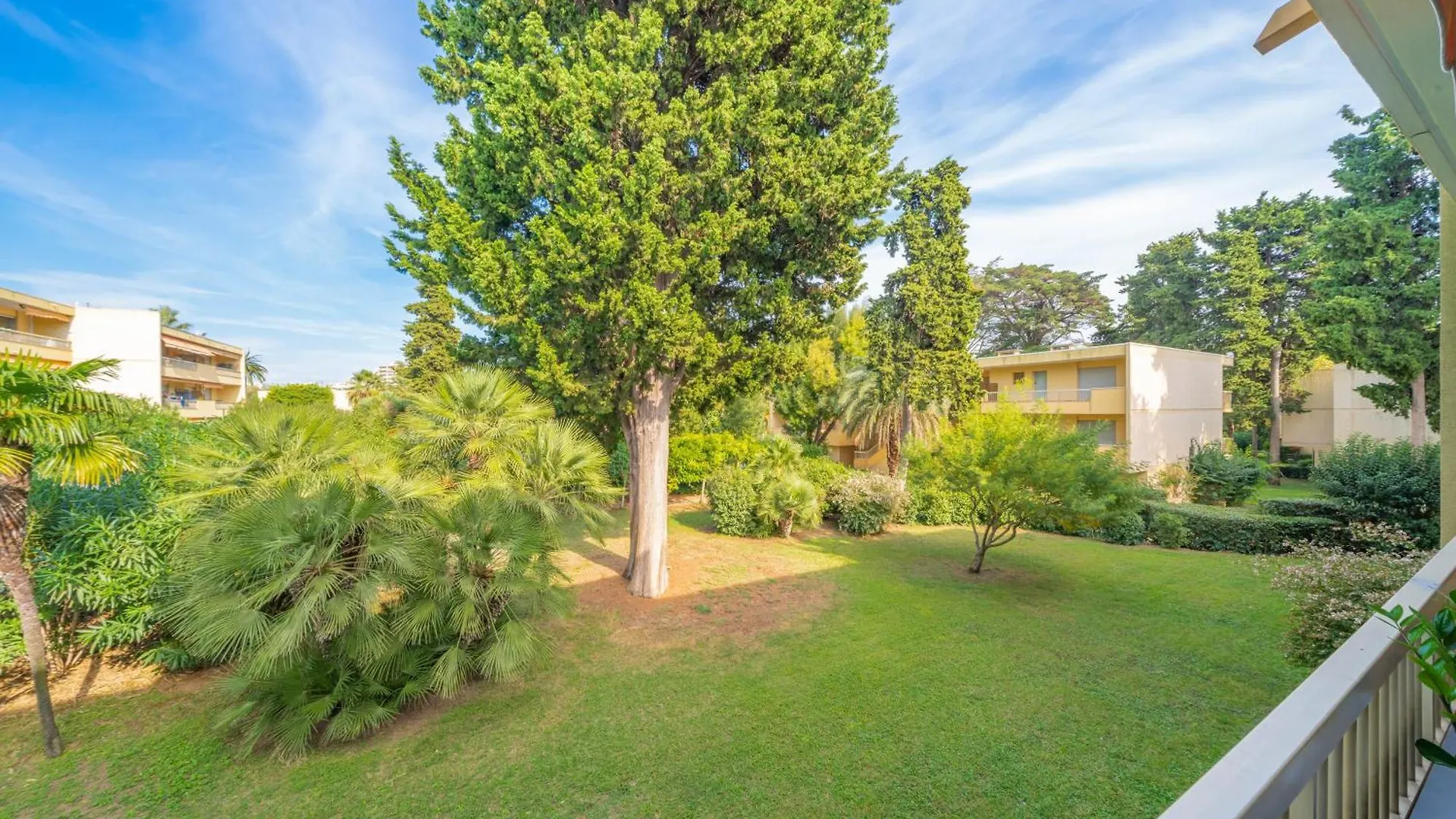 Les 15 Pins & La Mer -Your Green Getaway Near Sea & Beach Antibes 0*,  France