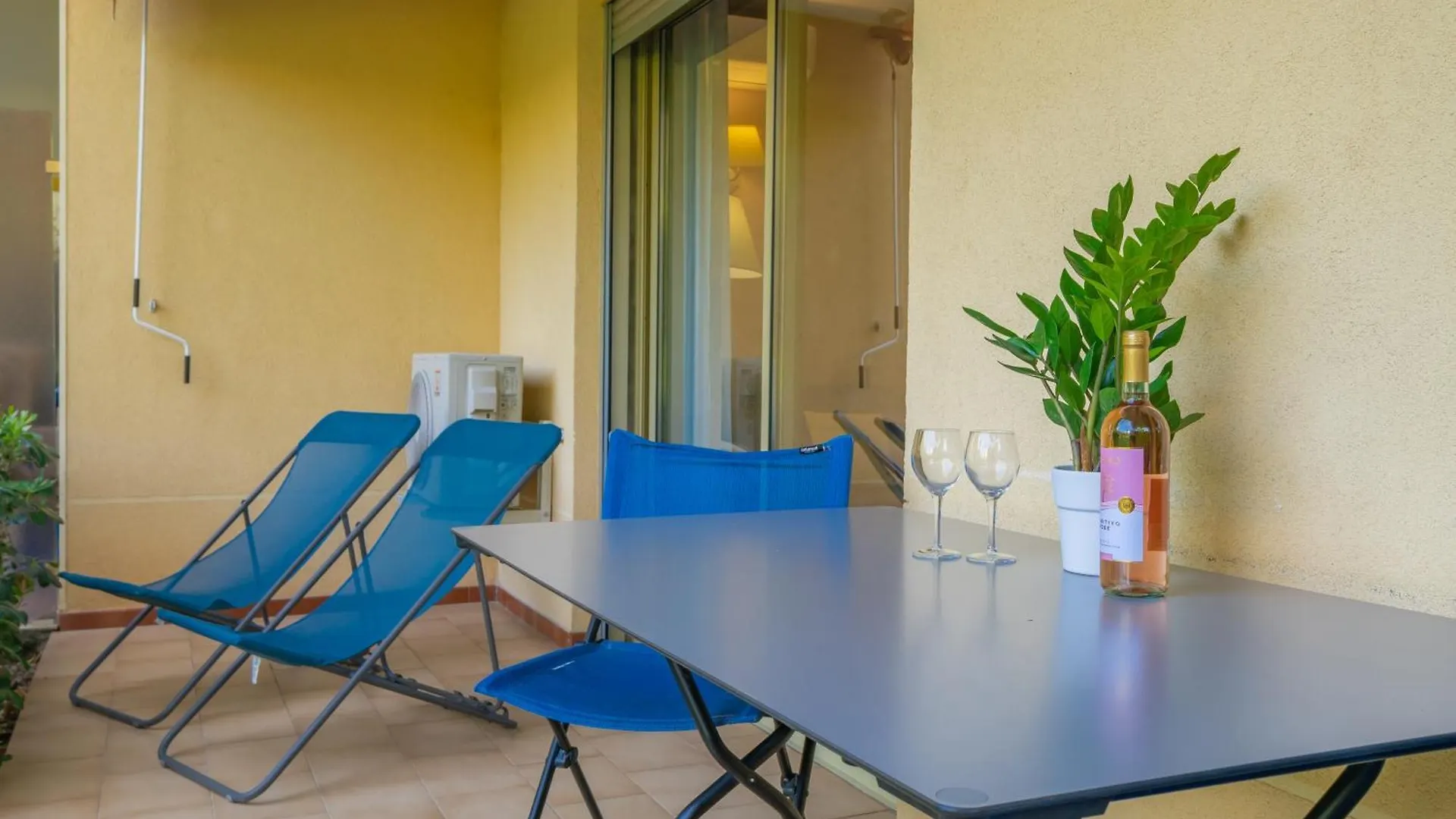 Les 15 Pins & La Mer -Your Green Getaway Near Sea & Beach Antibes Apartment