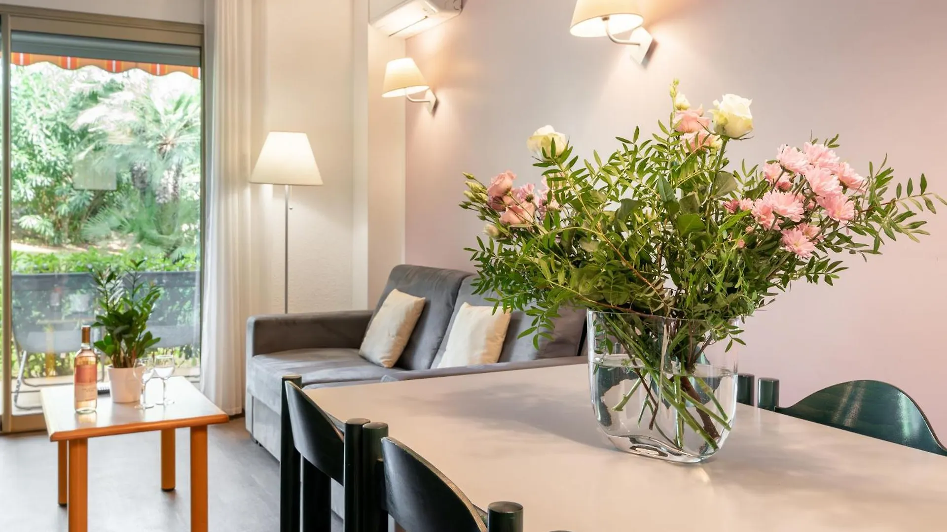 Les 15 Pins & La Mer -Your Green Getaway Near Sea & Beach Antibes