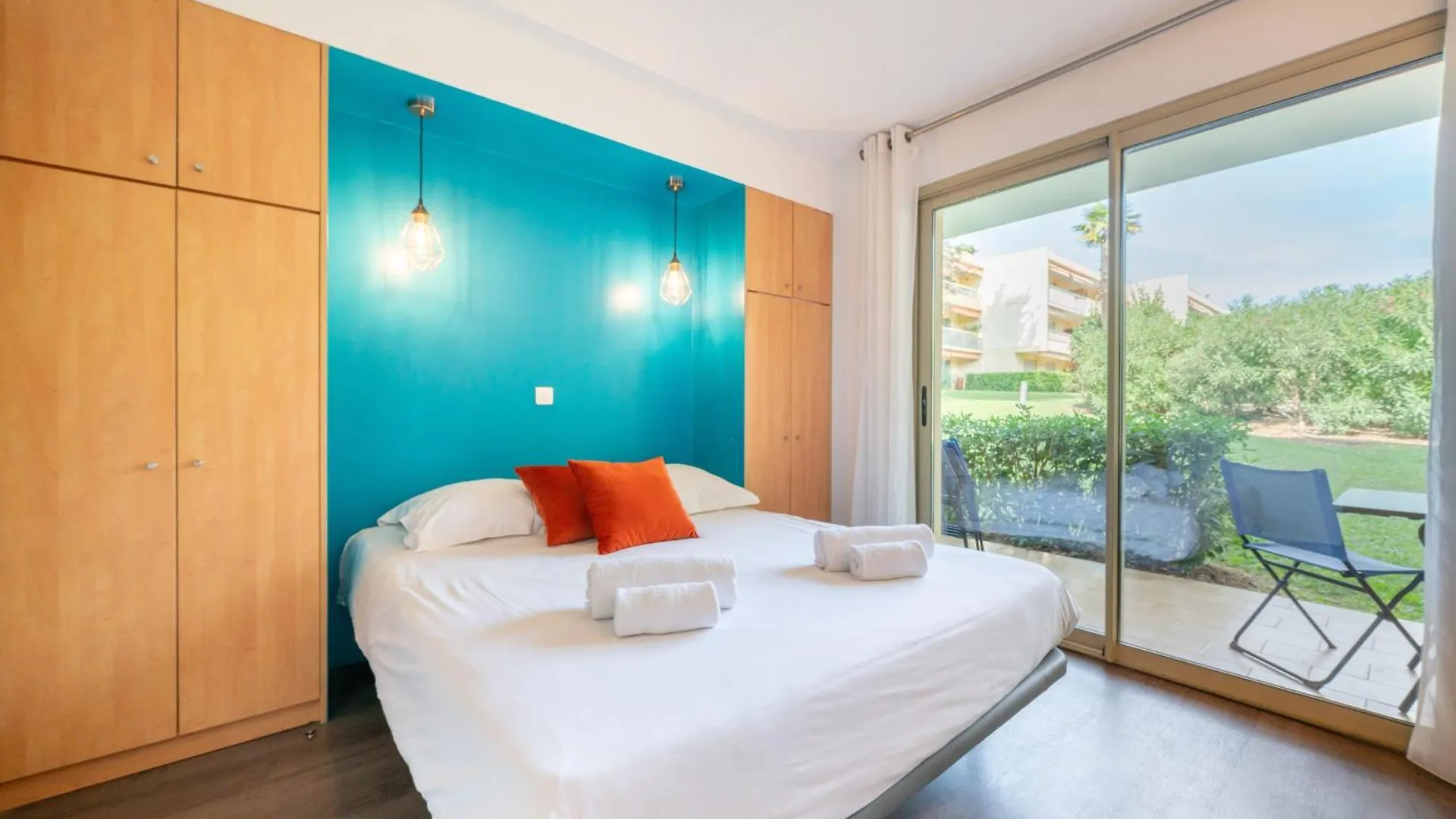 Les 15 Pins & La Mer -Your Green Getaway Near Sea & Beach Antibes Apartment