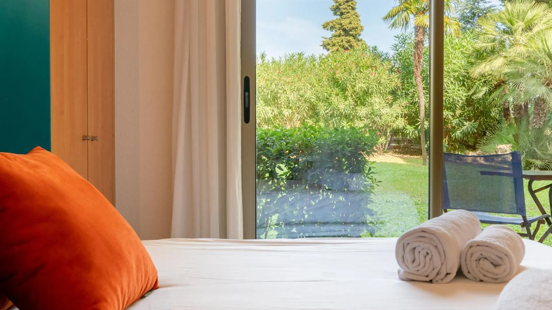 Les 15 Pins & La Mer -Your Green Getaway Near Sea & Beach Antibes