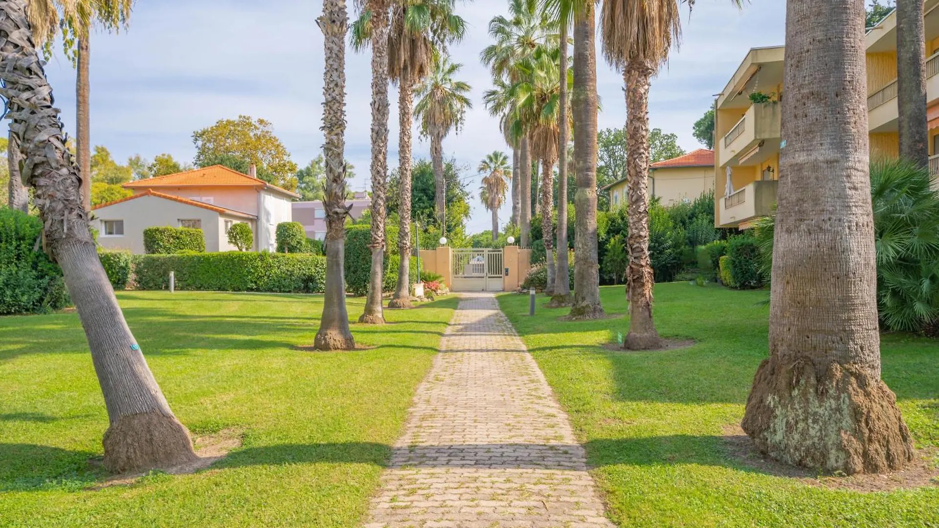 Les 15 Pins & La Mer -Your Green Getaway Near Sea & Beach Antibes 0*,