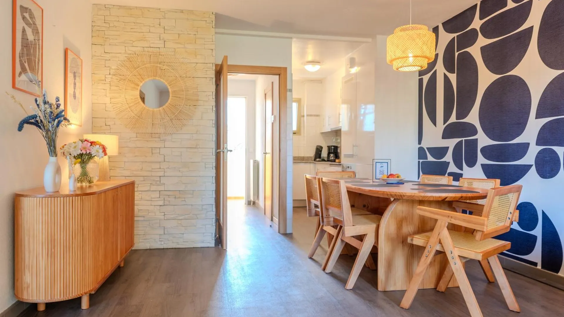 Apartment Les 15 Pins & La Mer -Your Green Getaway Near Sea & Beach Antibes France