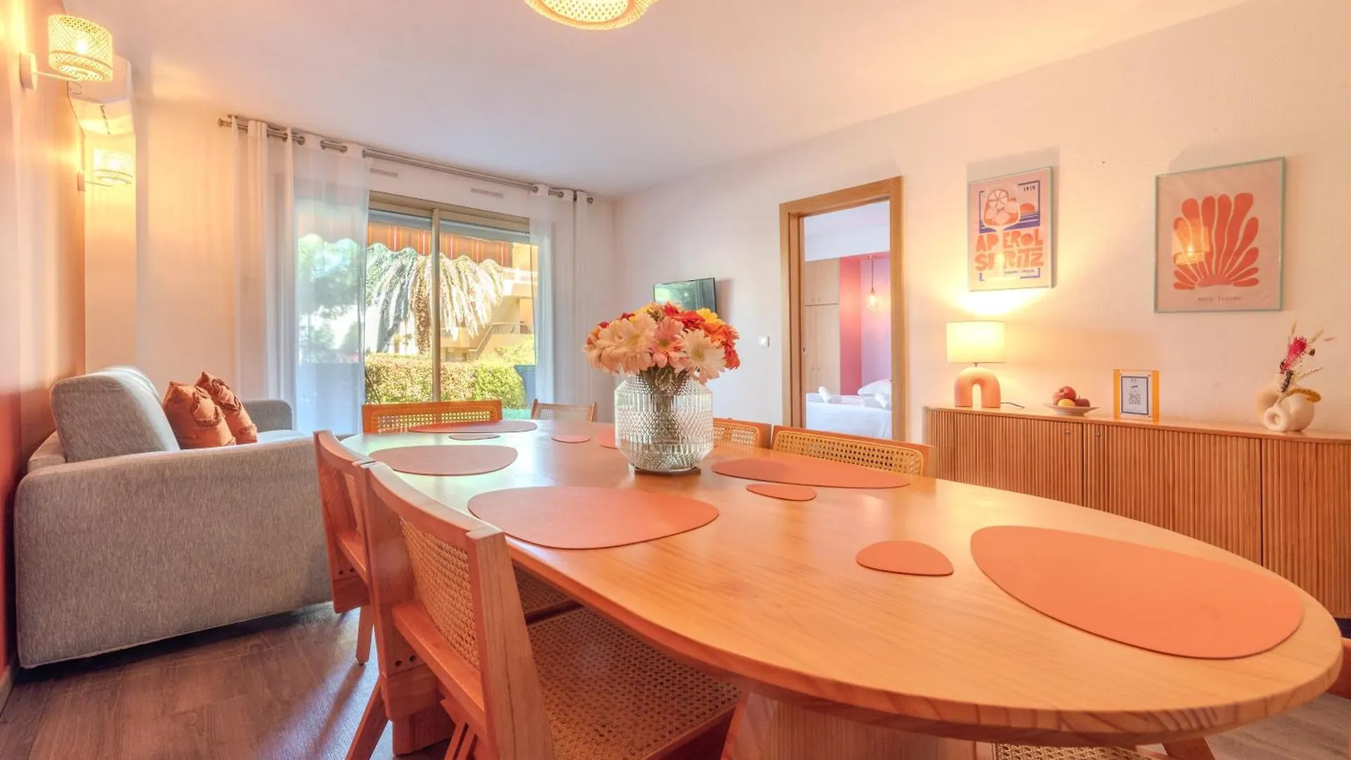 Apartment Les 15 Pins & La Mer -Your Green Getaway Near Sea & Beach Antibes