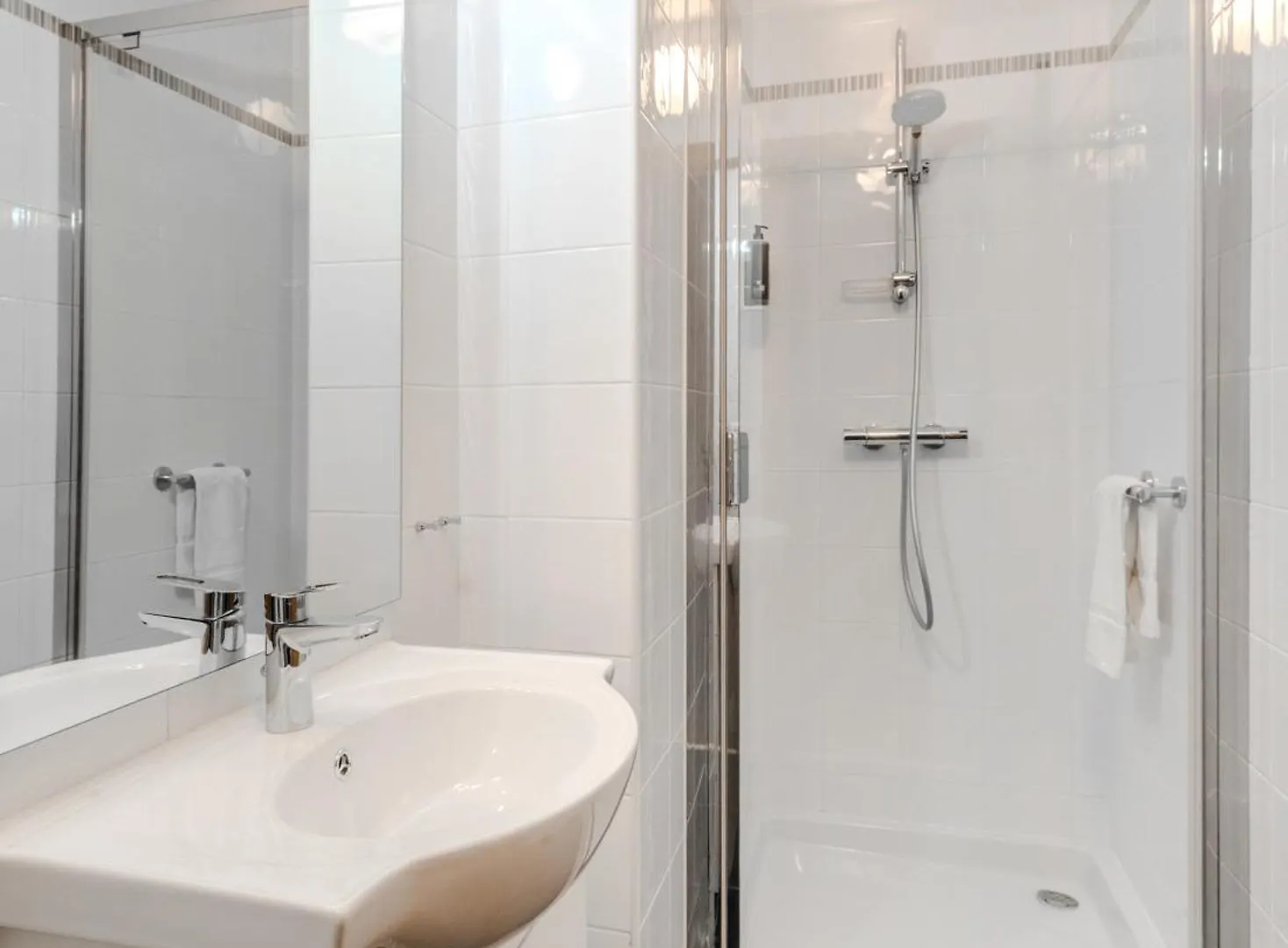 Les 15 Pins & La Mer -Your Green Getaway Near Sea & Beach Antibes Apartment