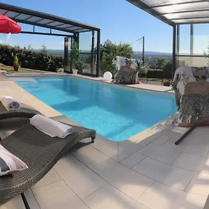 Avec Piscine Couverte Chauffée D'avril à Novembre Et Privatifs, Vue Appartement Estivareilles (Allier)