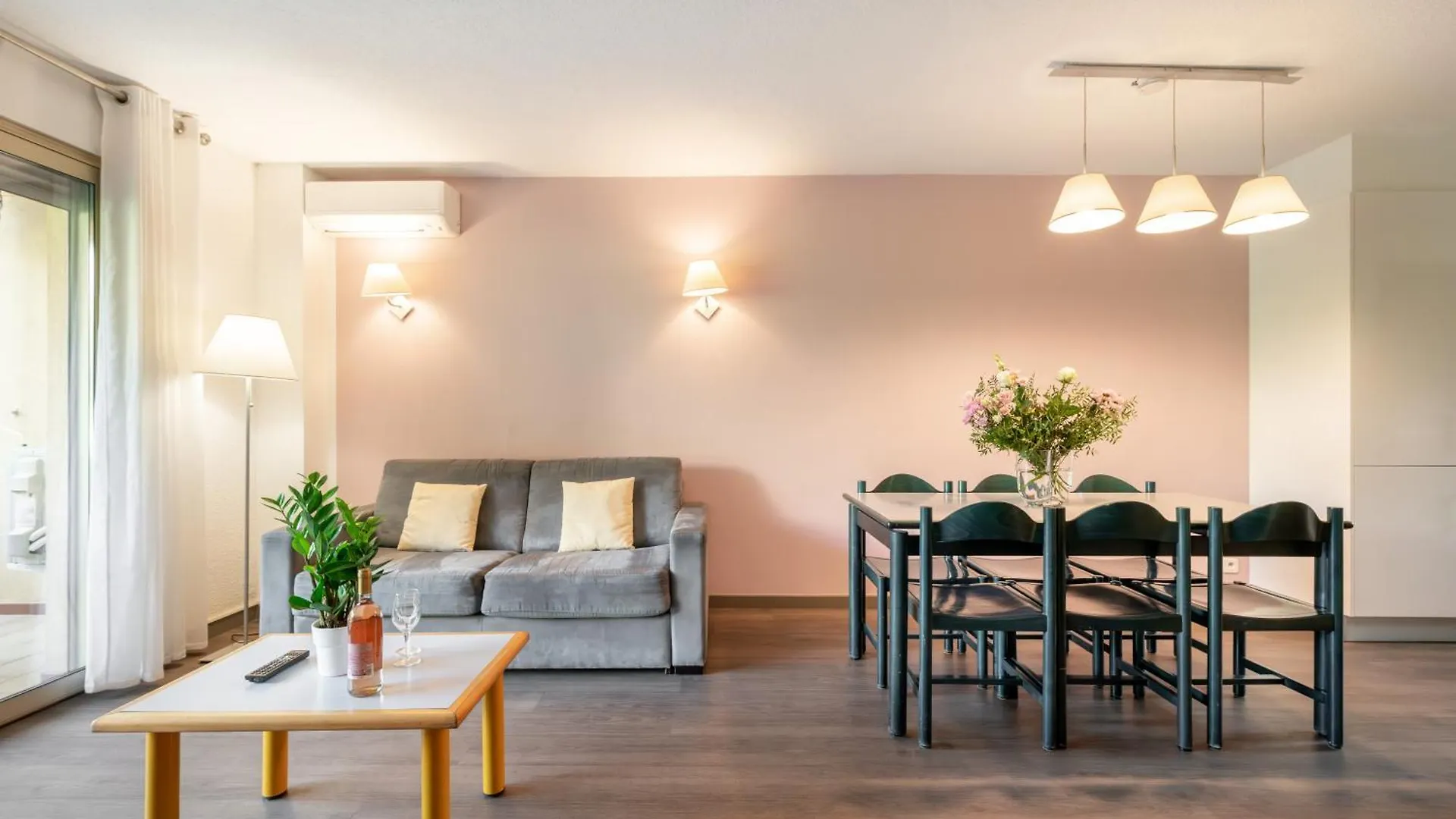 Les 15 Pins & La Mer -Your Green Getaway Near Sea & Beach Antibes