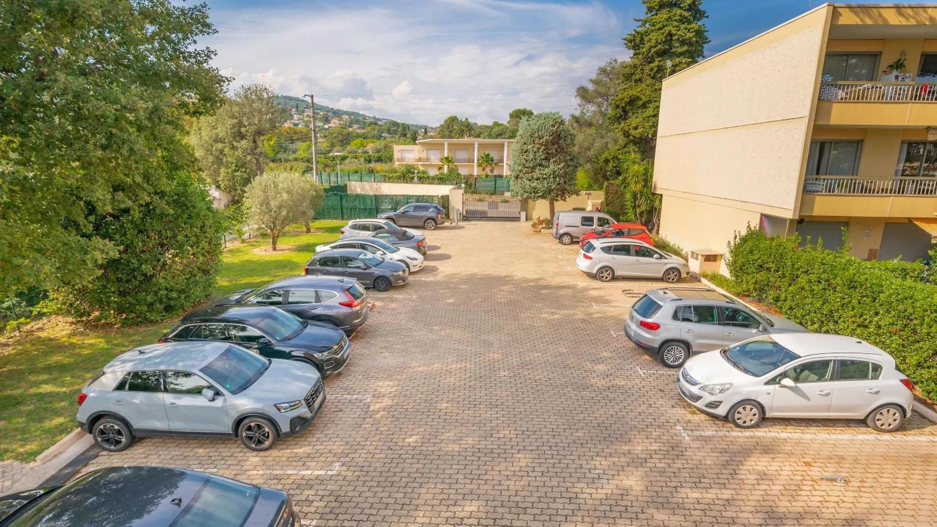 Les 15 Pins & La Mer -Your Green Getaway Near Sea & Beach Antibes 0*,  France