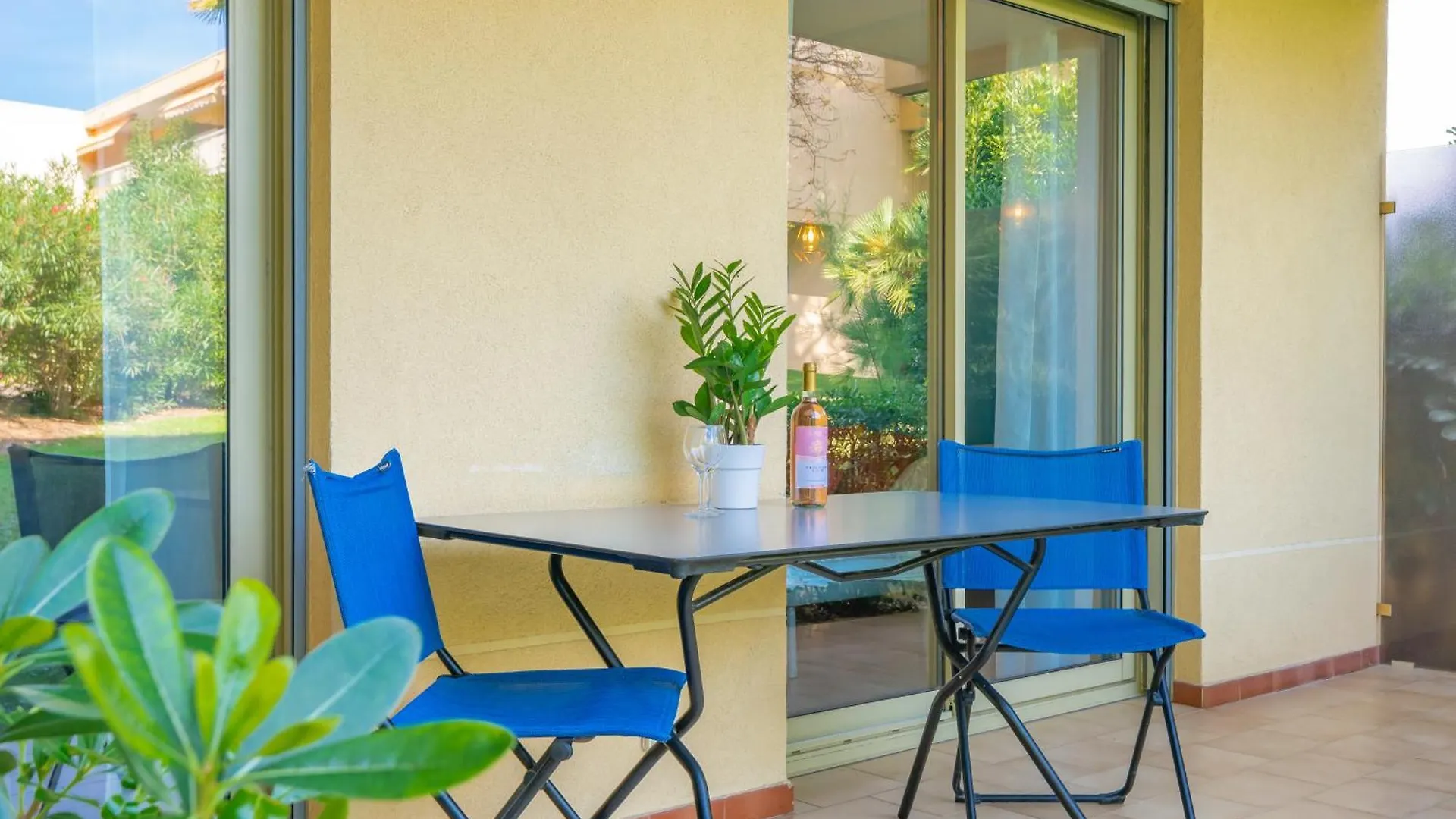 Les 15 Pins & La Mer -Your Green Getaway Near Sea & Beach Antibes Appartement
