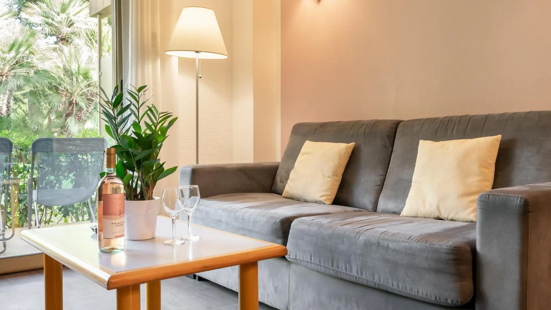 Les 15 Pins & La Mer -Your Green Getaway Near Sea & Beach Antibes