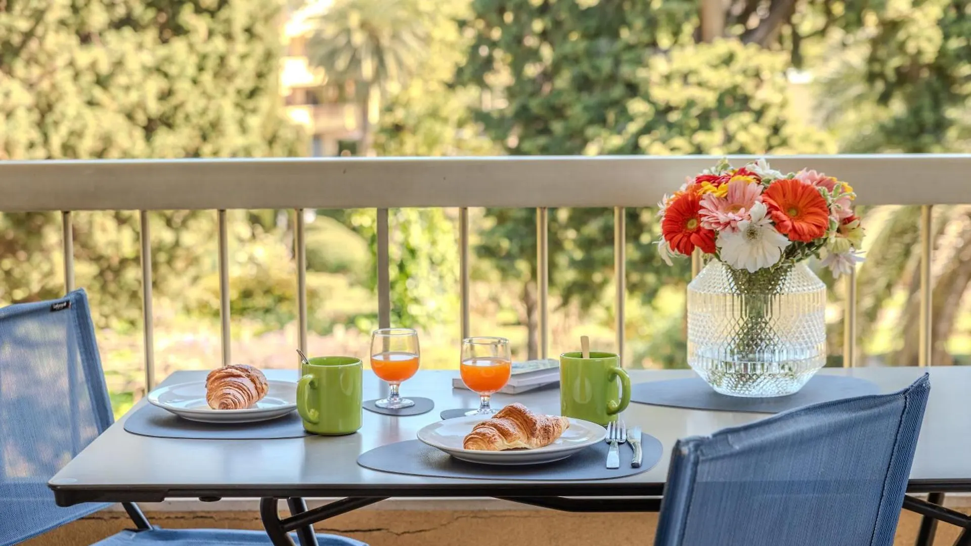 Appartement Les 15 Pins & La Mer -Your Green Getaway Near Sea & Beach Antibes