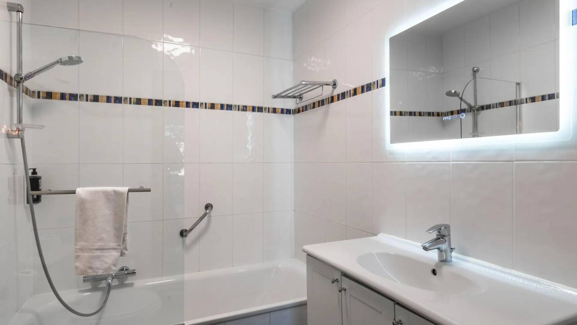 Appartement Les 15 Pins & La Mer -Your Green Getaway Near Sea & Beach Antibes