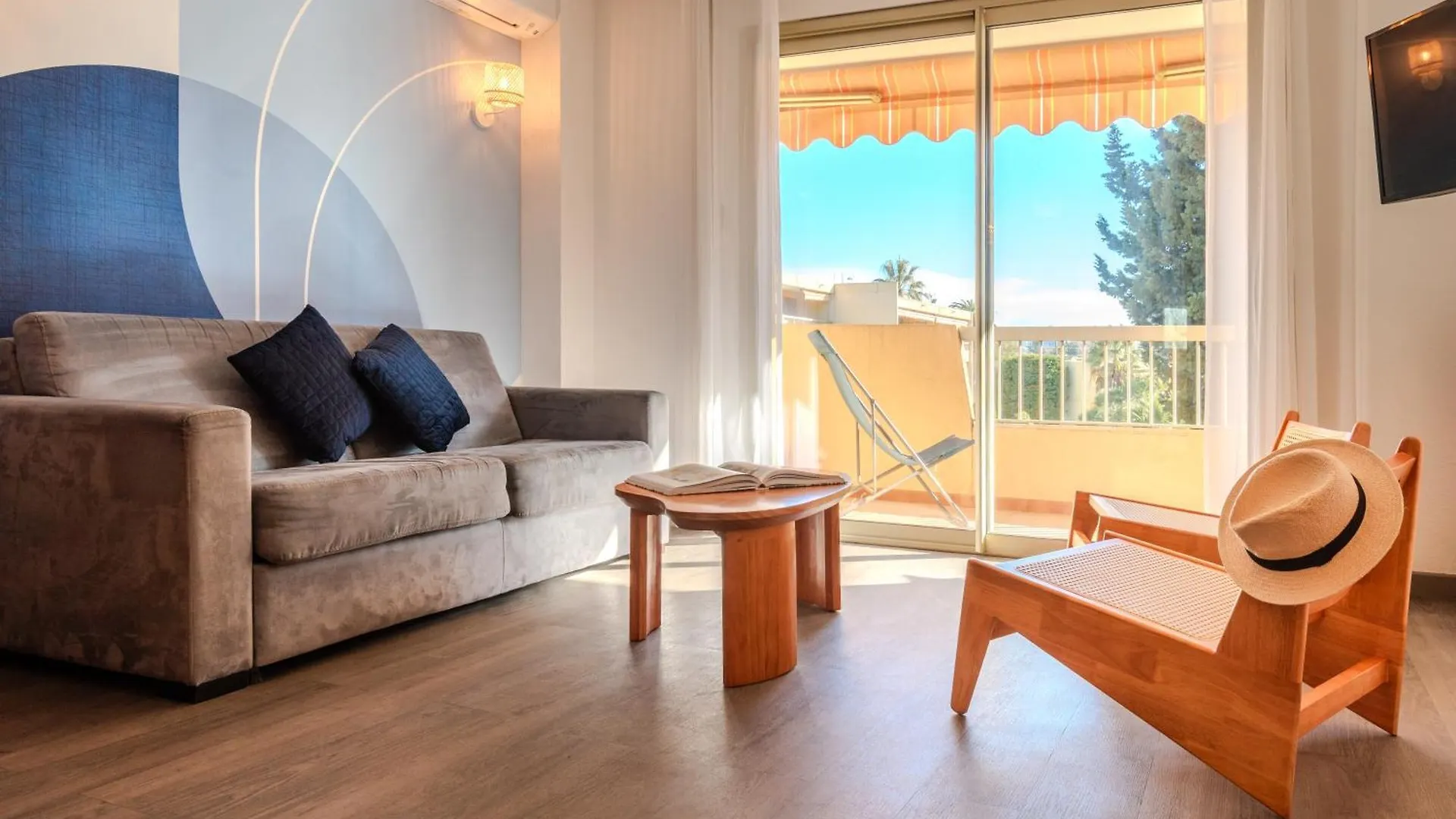 Les 15 Pins & La Mer -Your Green Getaway Near Sea & Beach Antibes Appartement