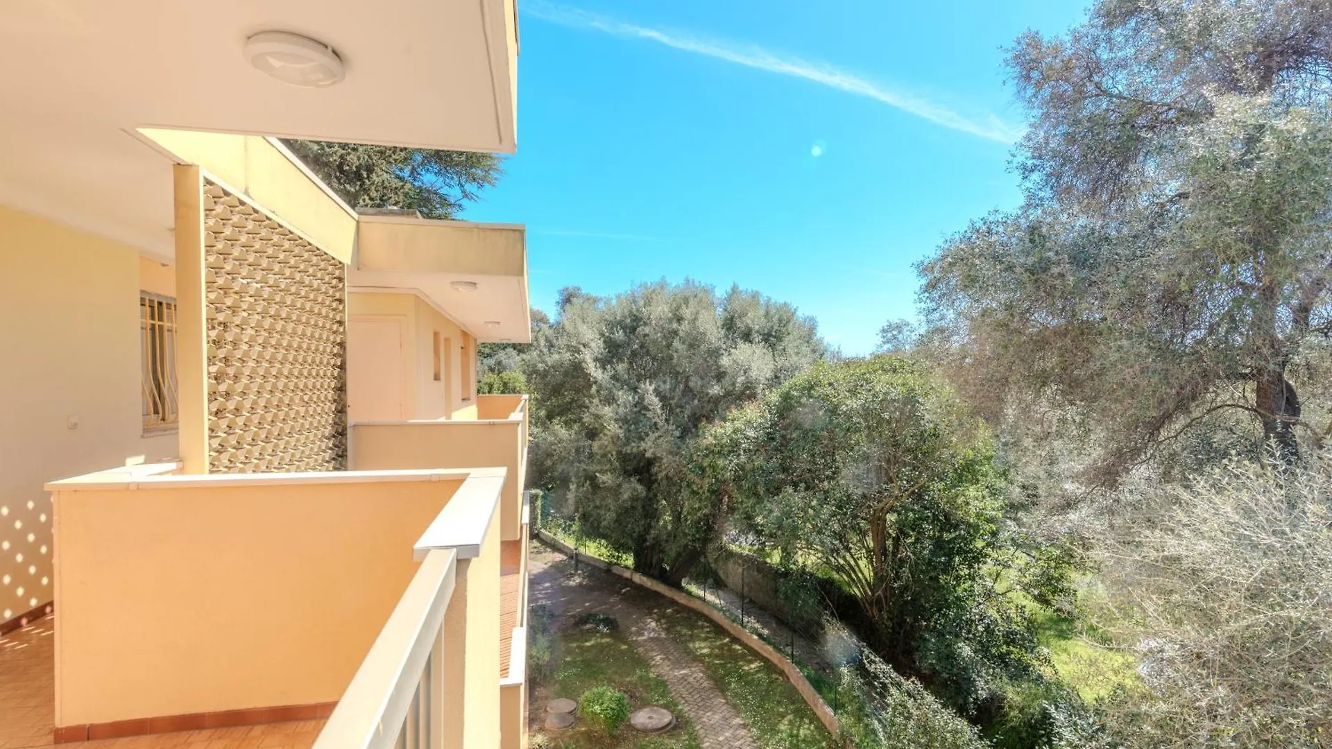 Les 15 Pins & La Mer -Your Green Getaway Near Sea & Beach Antibes Appartement