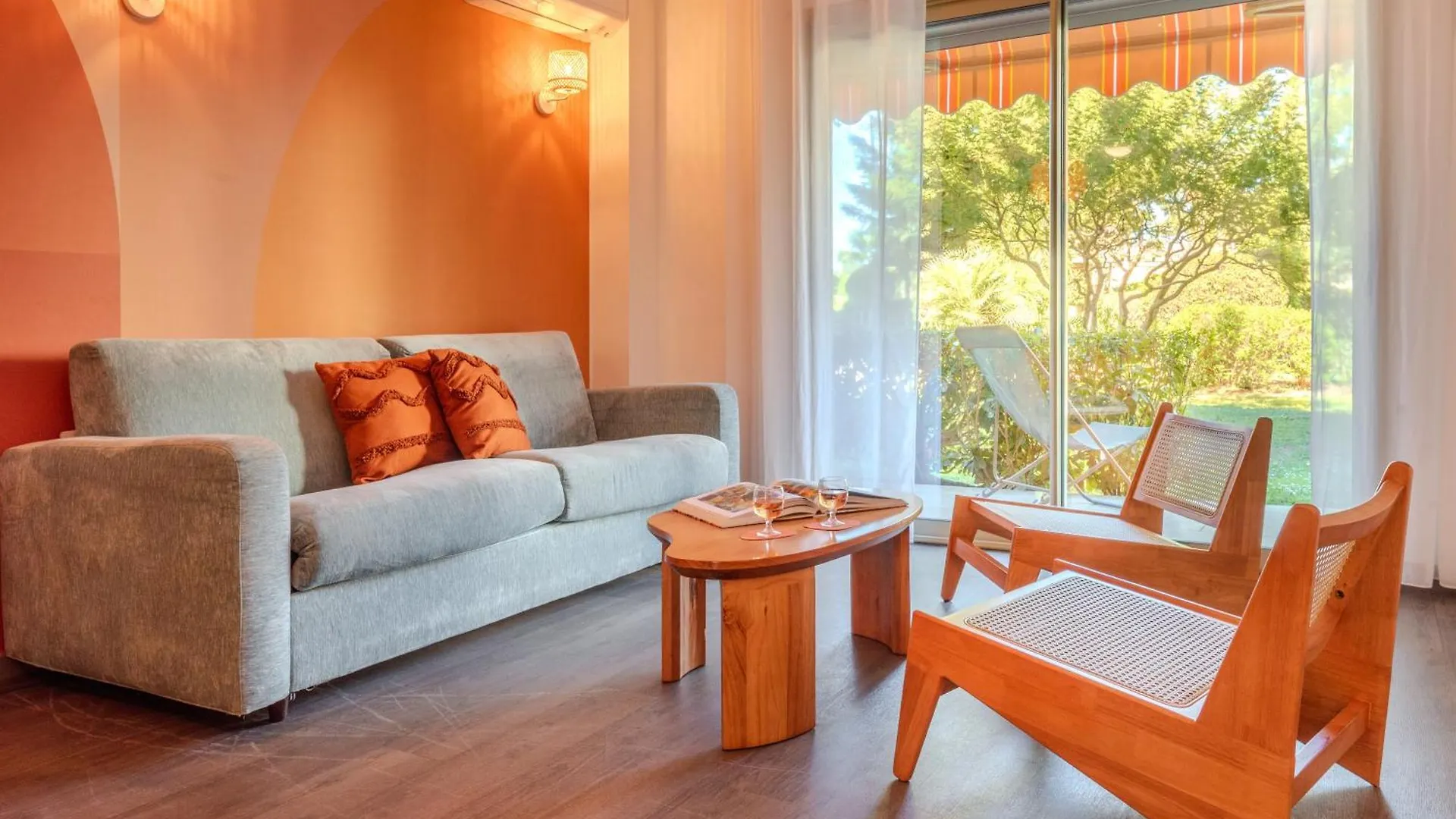 Les 15 Pins & La Mer -Your Green Getaway Near Sea & Beach Antibes 0*,  France