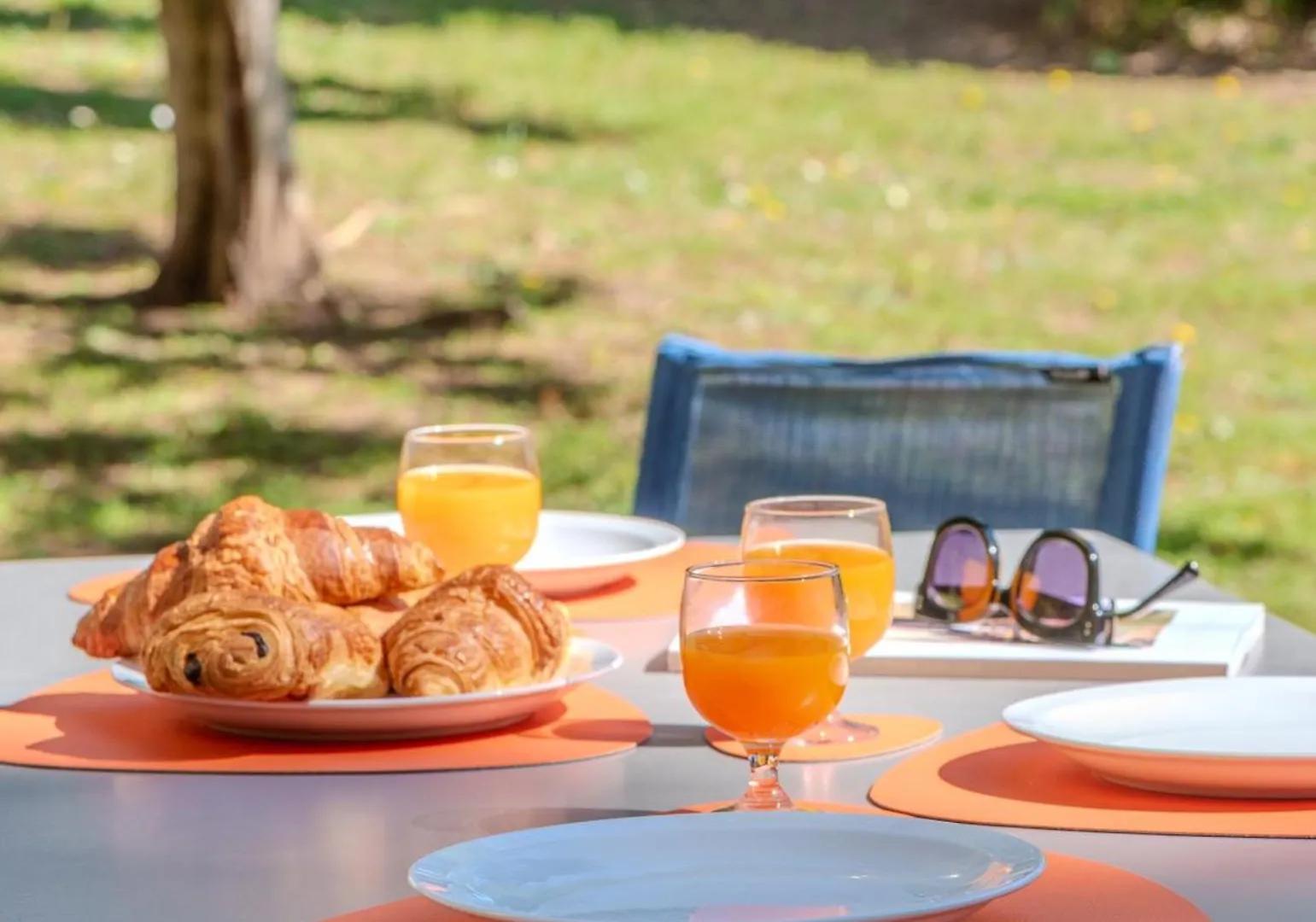 Les 15 Pins & La Mer -Your Green Getaway Near Sea & Beach Antibes