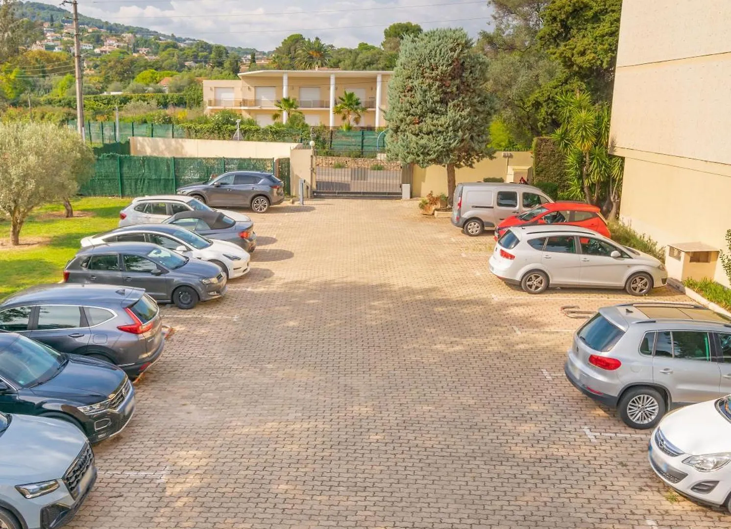Les 15 Pins & La Mer -Your Green Getaway Near Sea & Beach Antibes