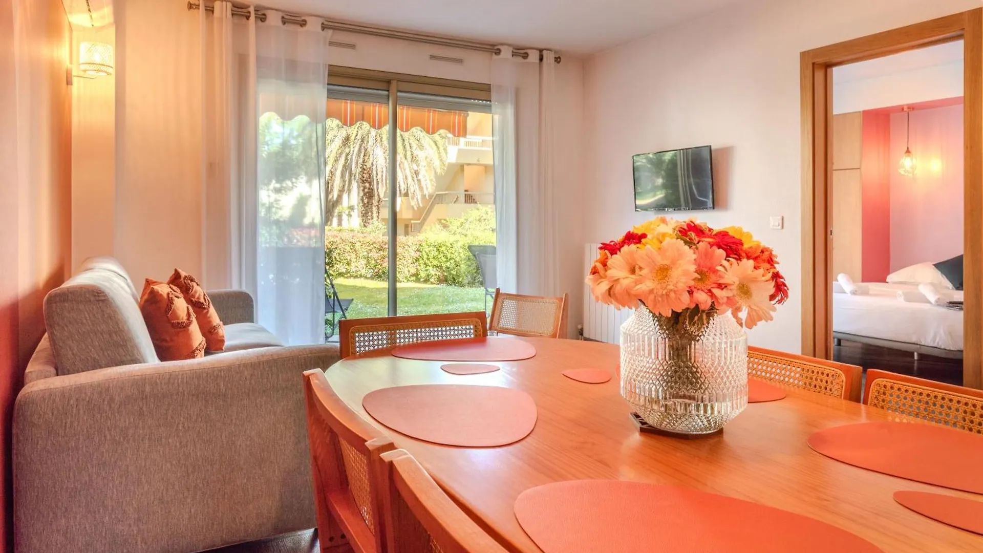 Les 15 Pins & La Mer -Your Green Getaway Near Sea & Beach Antibes 0*,  France