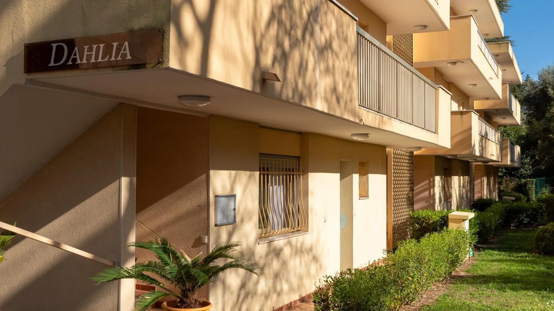 Appartement Les 15 Pins & La Mer -Your Green Getaway Near Sea & Beach Antibes